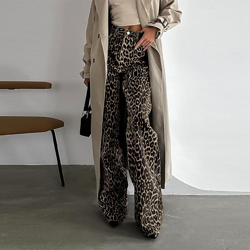 LOLA™ | WIDE LEG JEANS WITH LEO PRINT